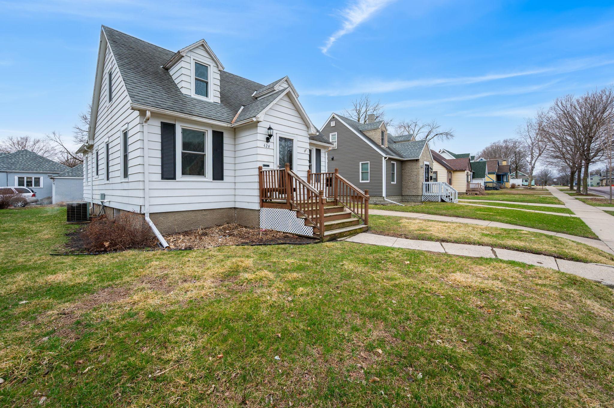 426 Webster St Fairmont MN-3.jpg