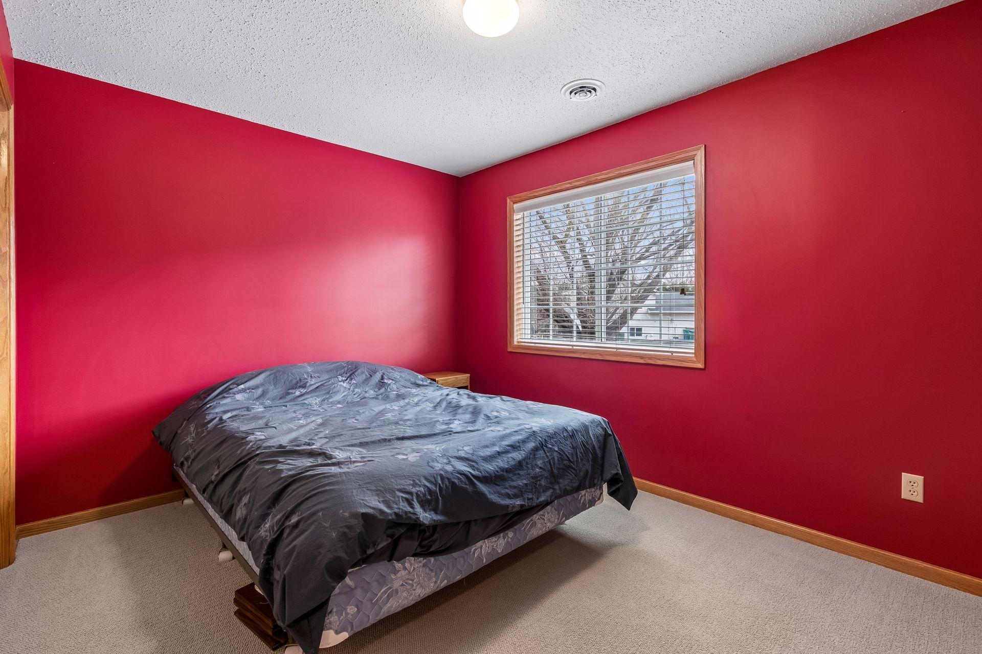 Fourth bed (lower level)