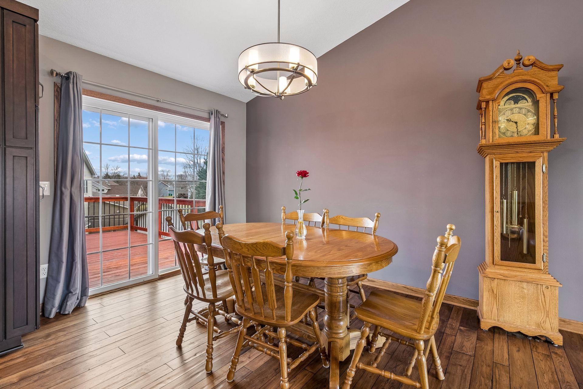 Convenient access to deck from dining