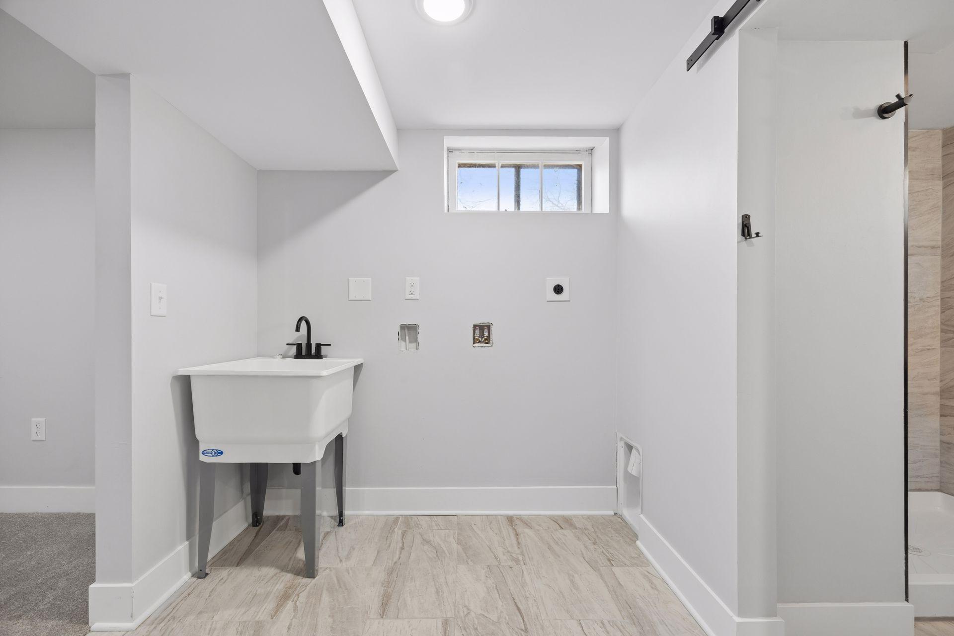 3951 Thomas Ave N - Spacecrafting - 0032.jpg