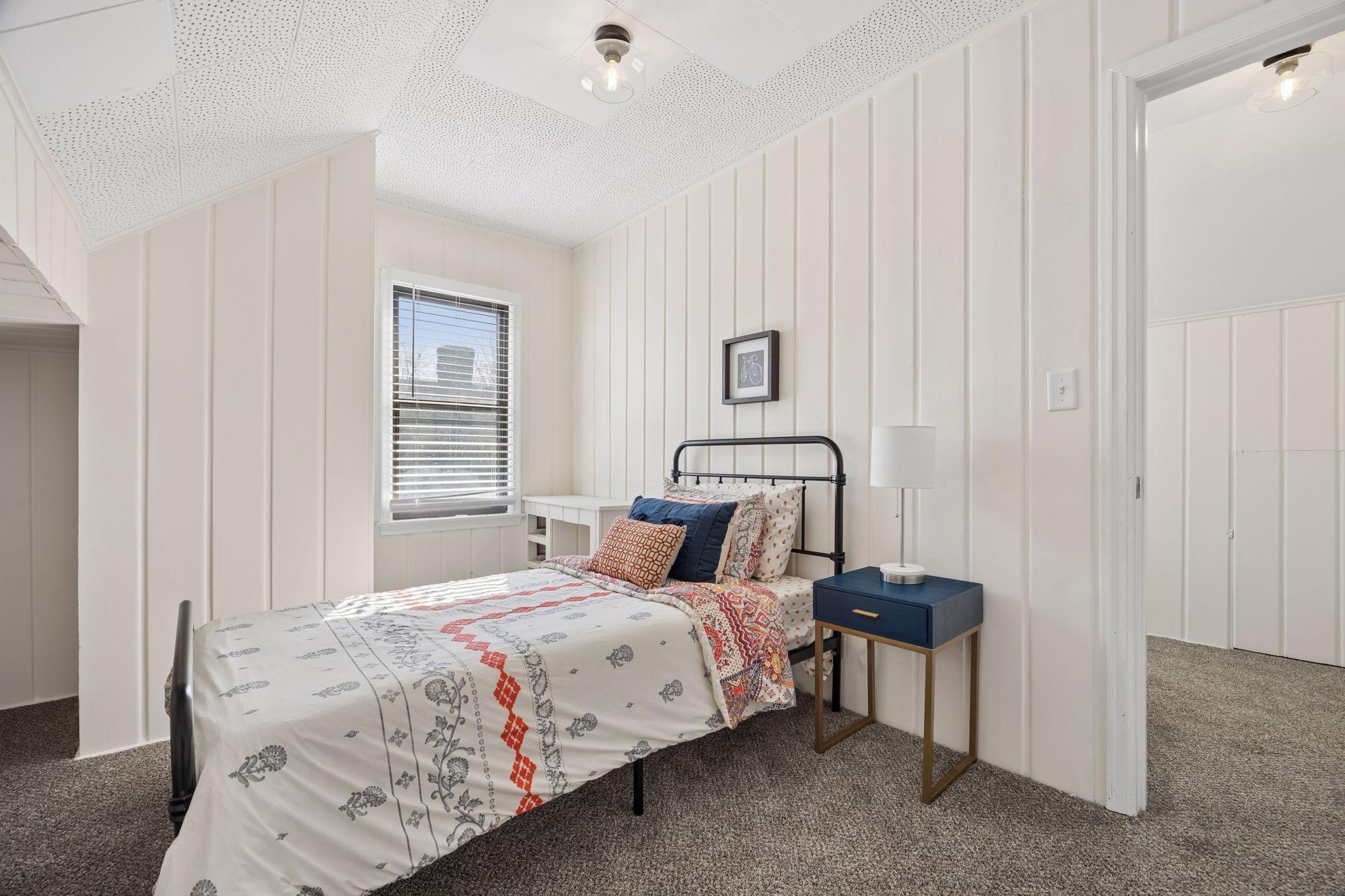 3951 Thomas Ave N - Spacecrafting - 0024.jpg