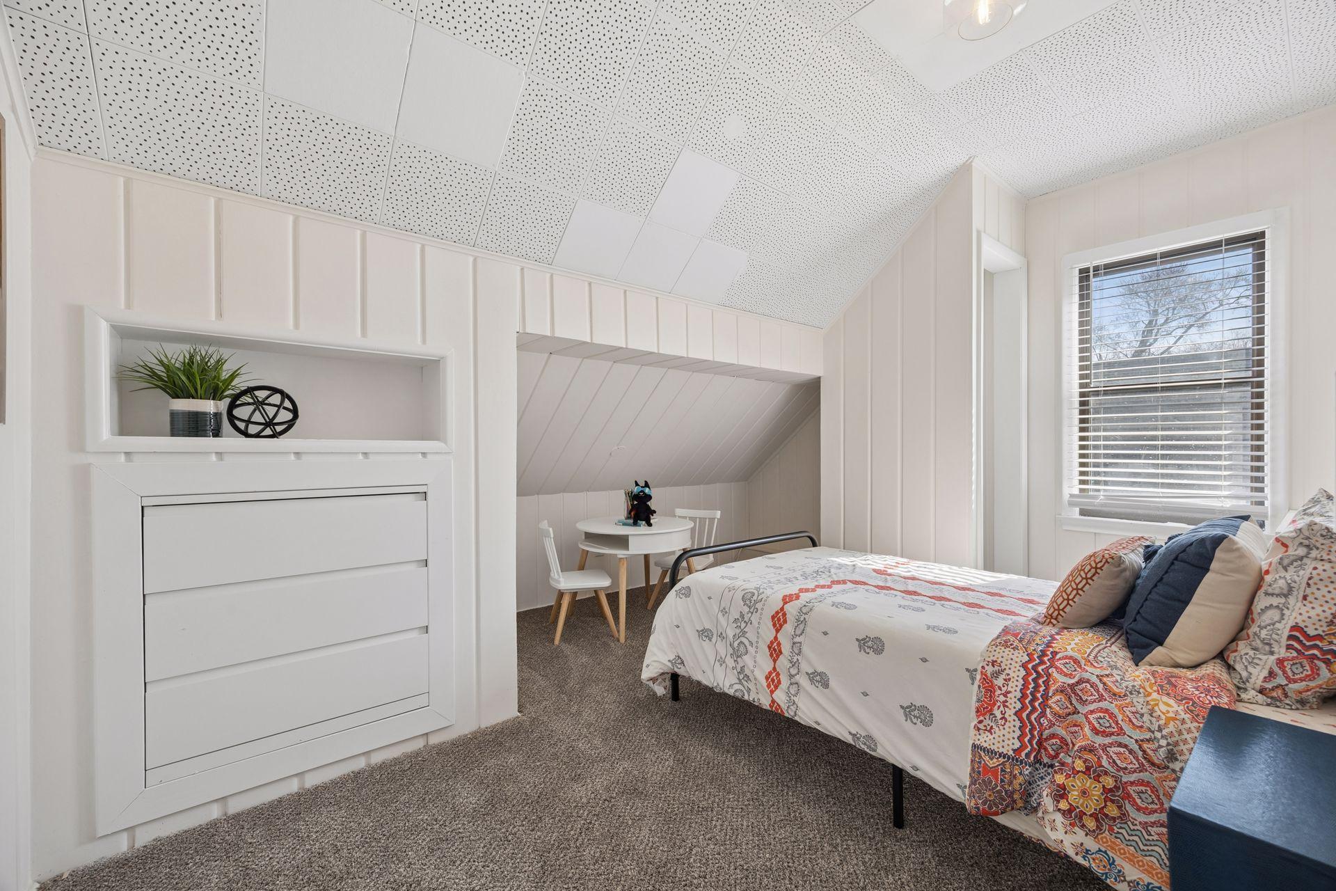 3951 Thomas Ave N - Spacecrafting - 0023.jpg