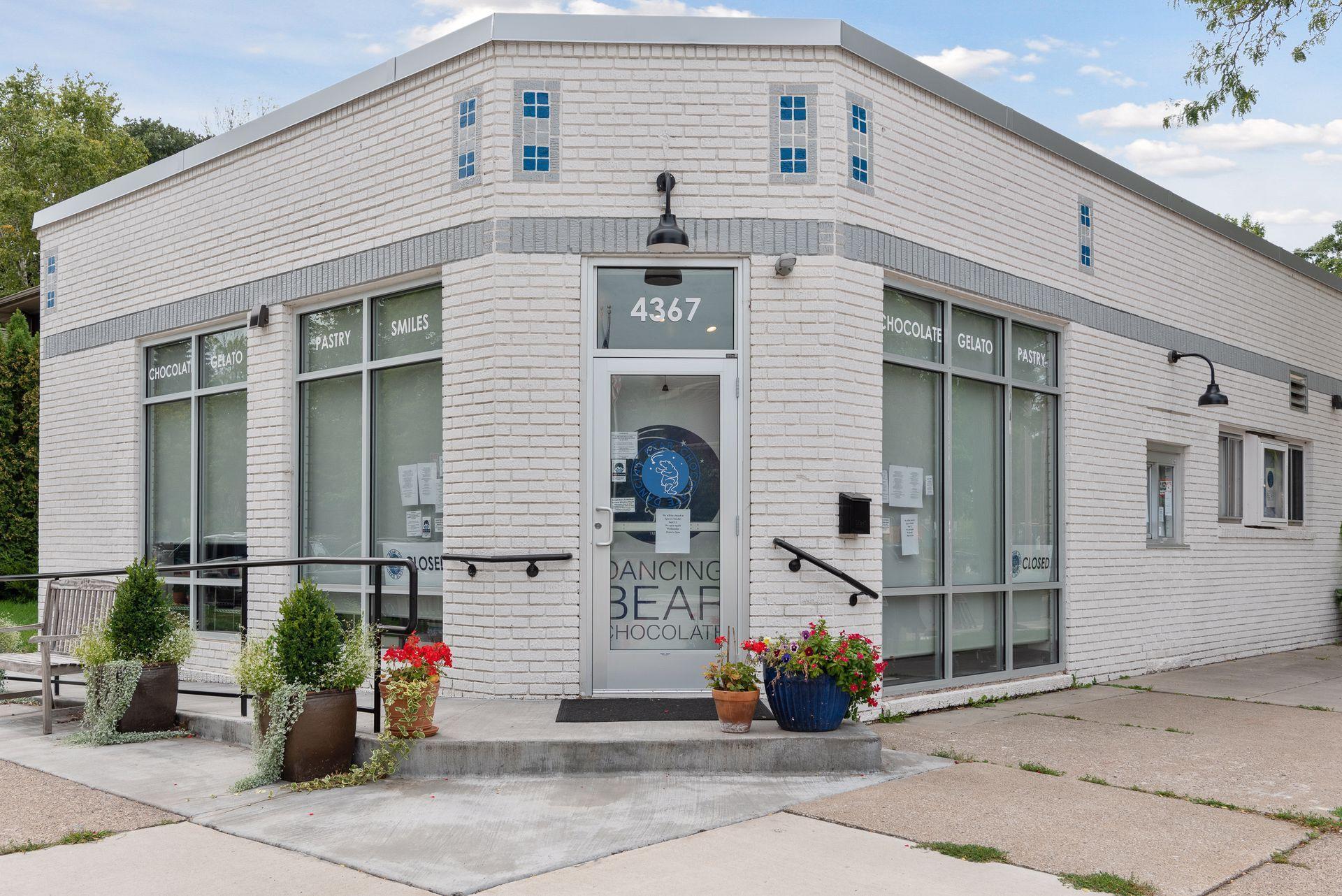 3951 Thomas Ave N - Spacecrafting - 0042.jpg