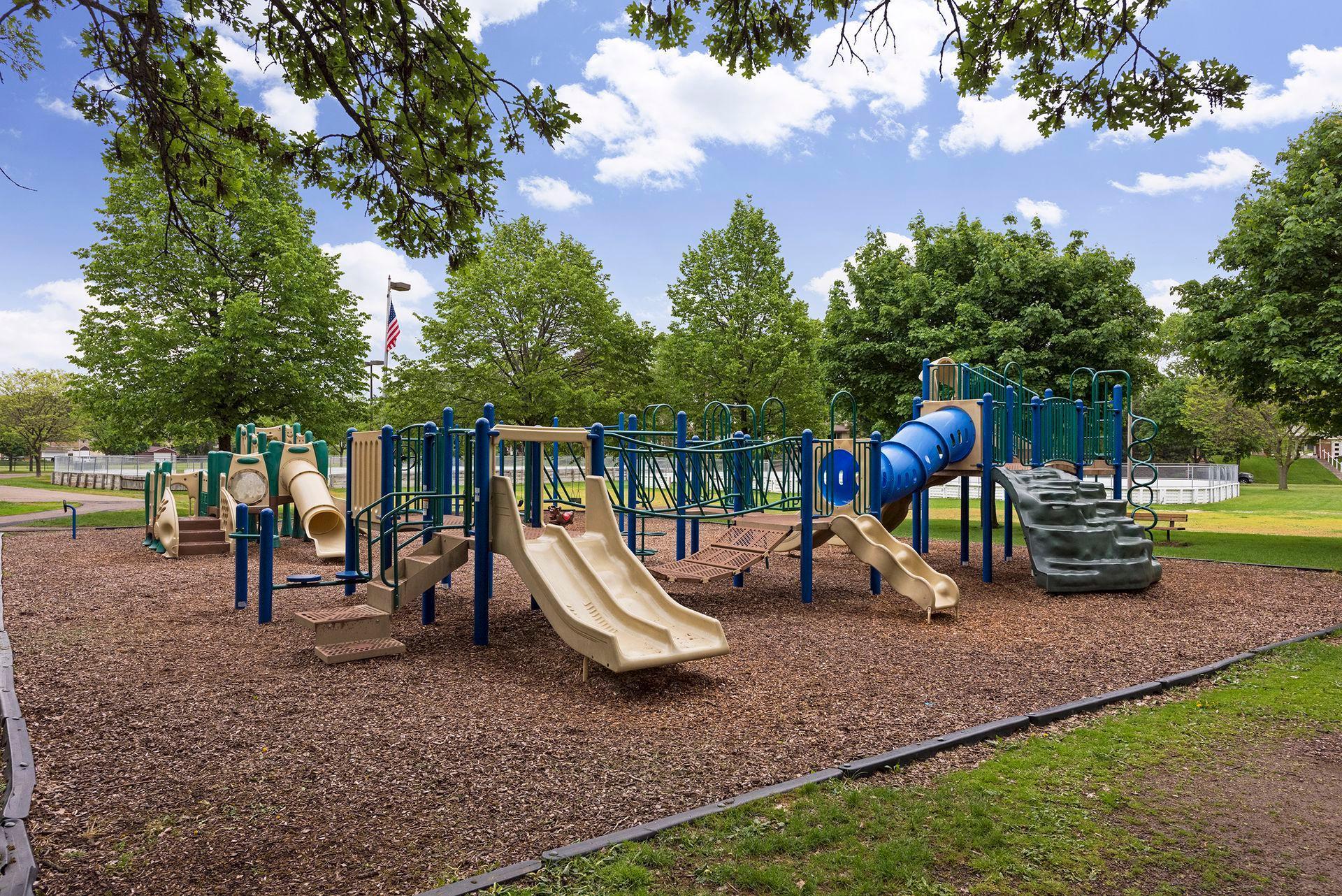 3951 Thomas Ave N - Spacecrafting - 0049.jpg