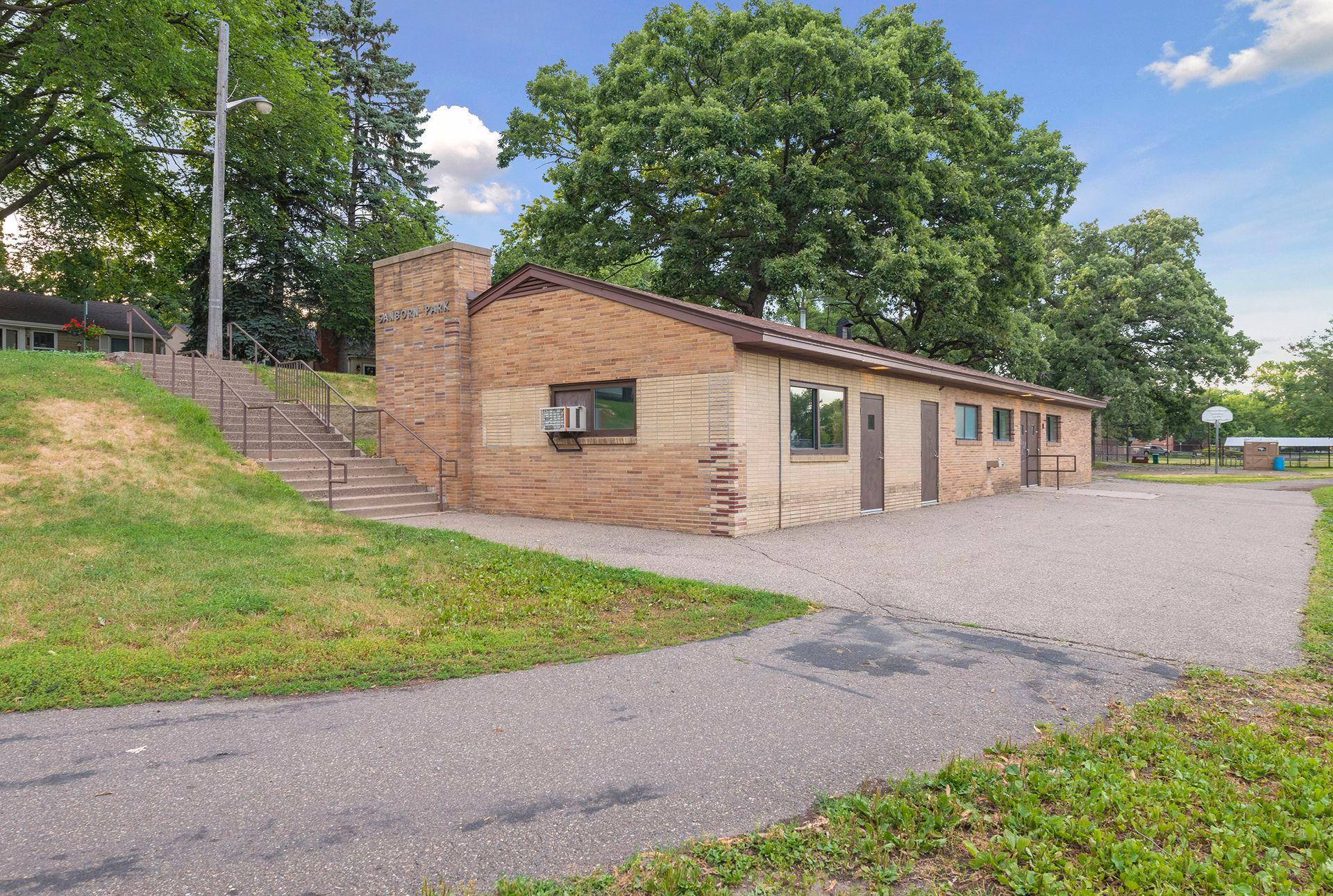 3951 Thomas Ave N - Spacecrafting - 0052.jpg