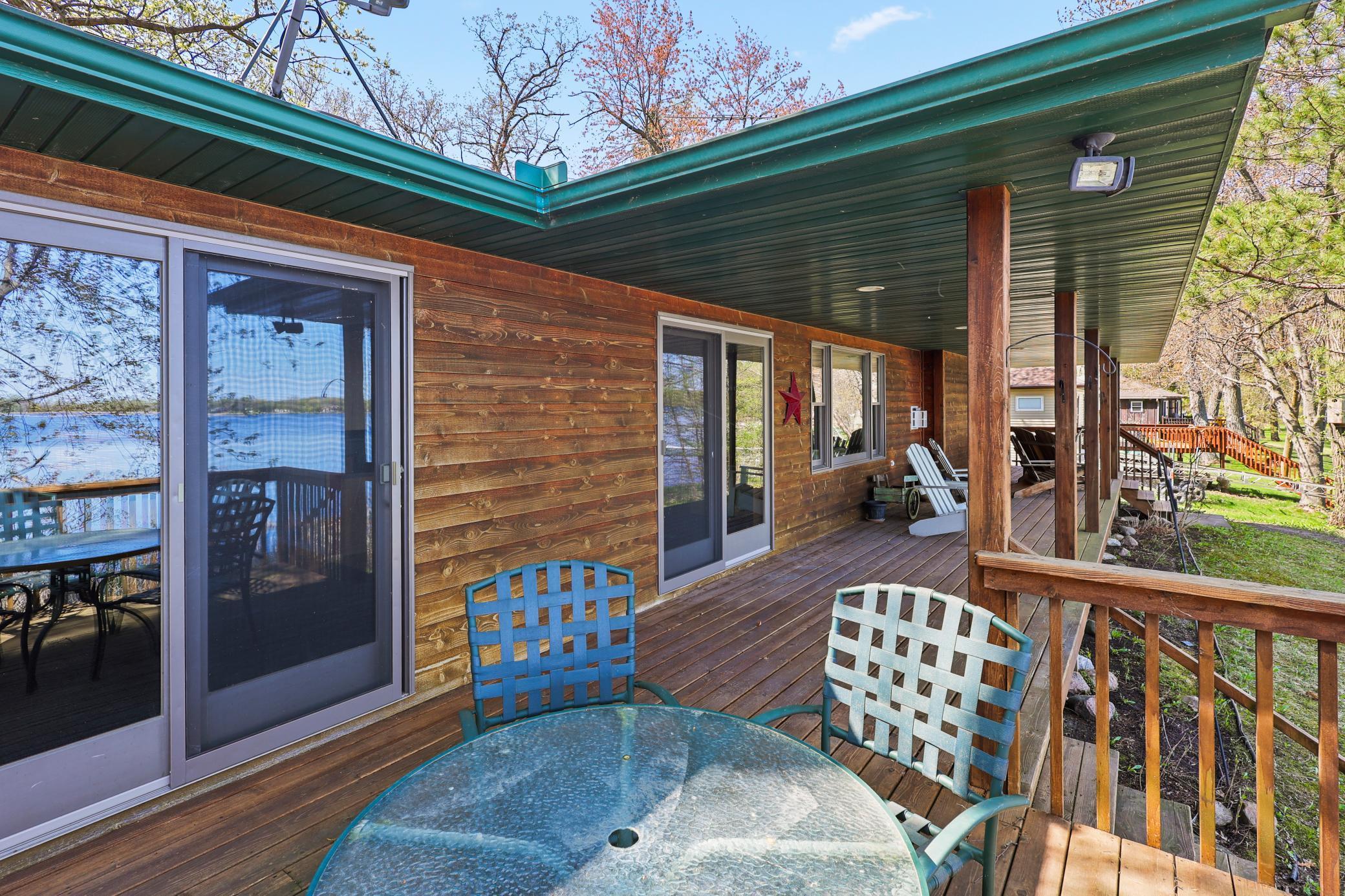 Lakeside open deck and huge covered porch.