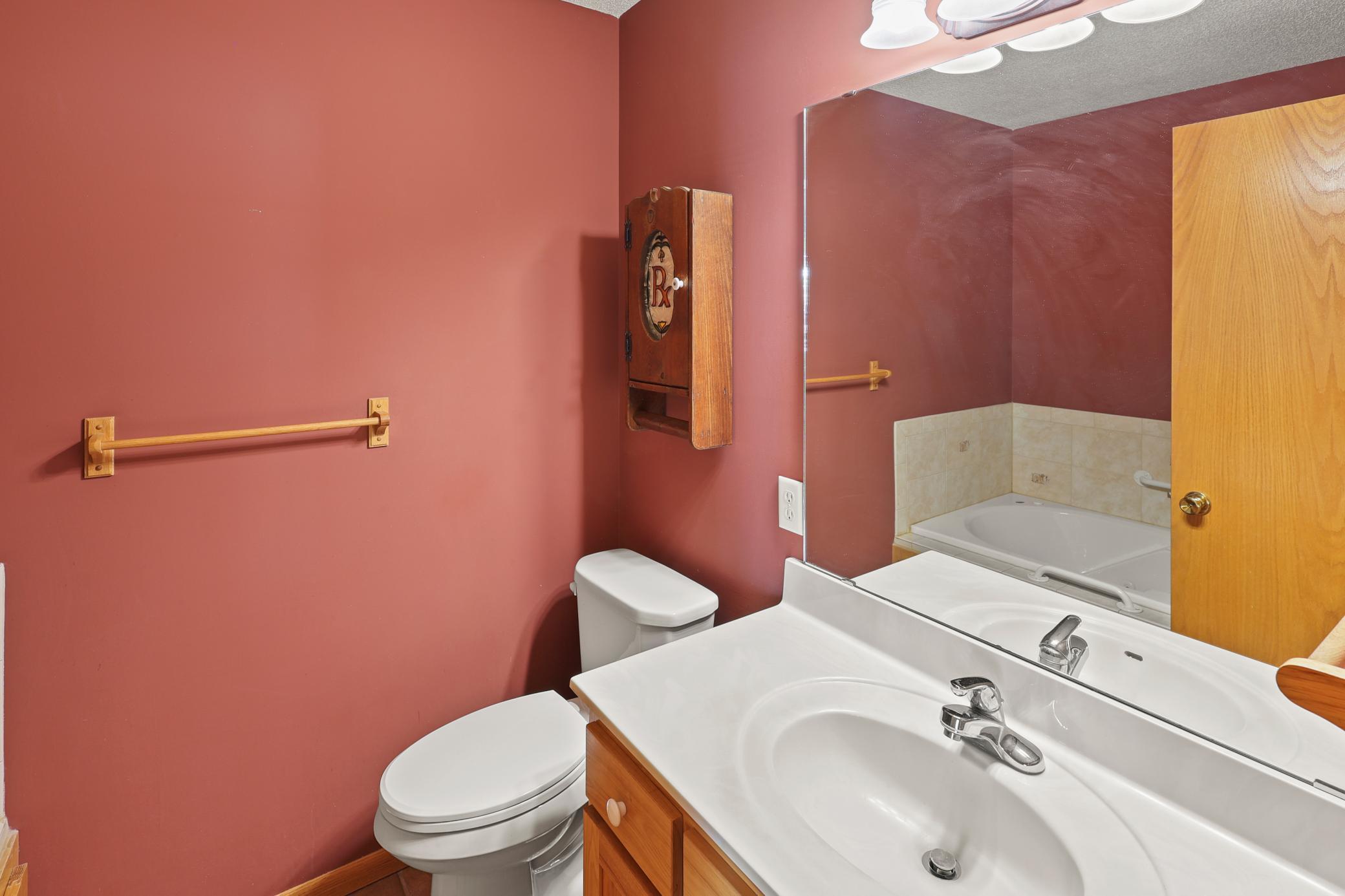 Private primary full bath with jetted tub