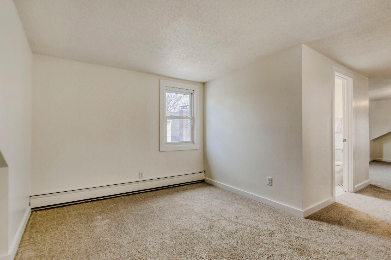 967 CHEROKEE AVE - Web Quality - 013 - 13 Family Room.jpg