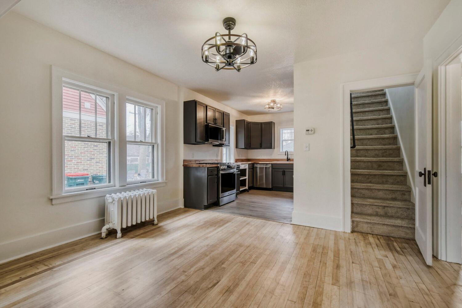 967 CHEROKEE AVE - Web Quality - 004 - 04 Foyer.jpg