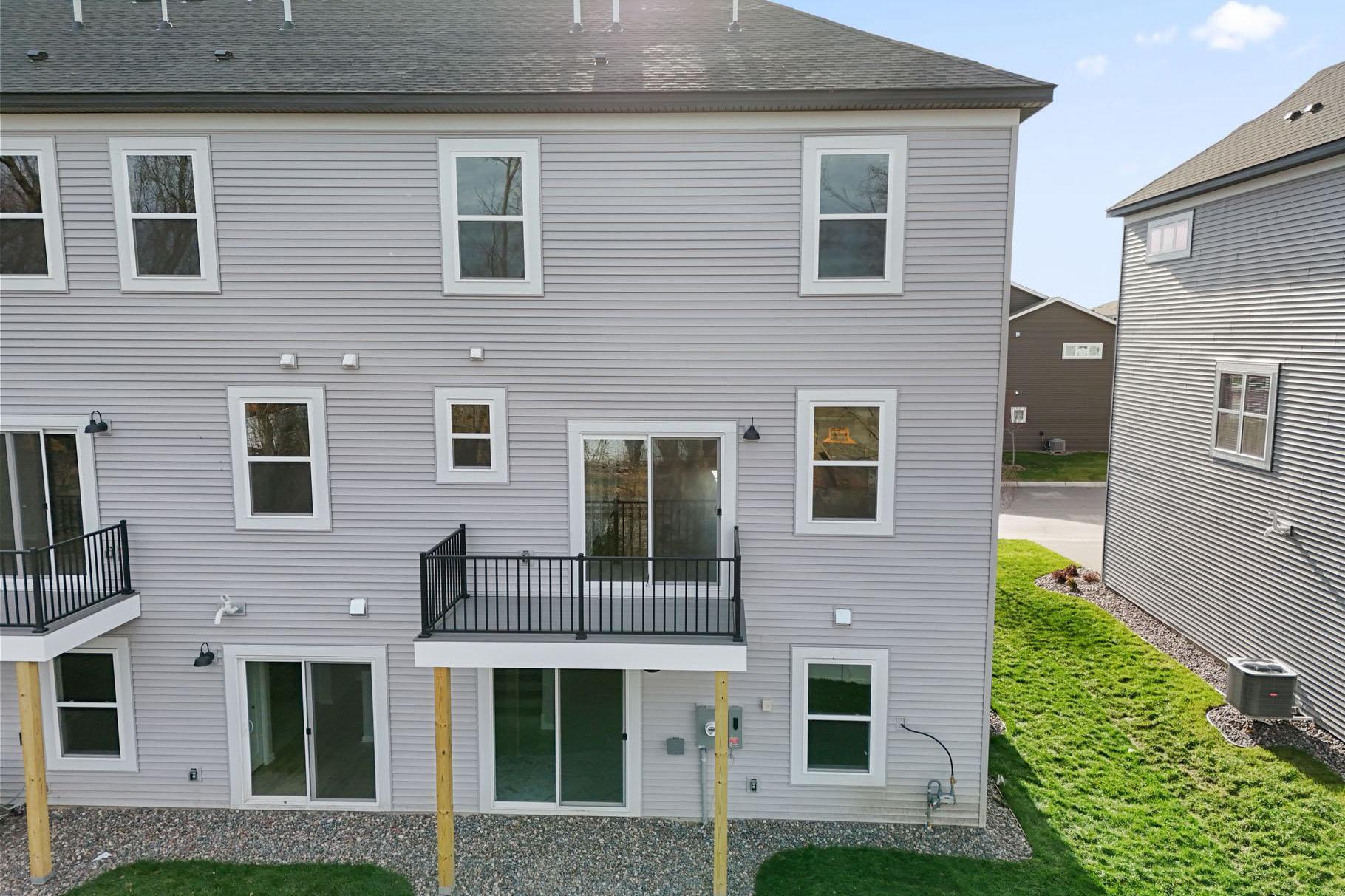 Rear view of the Savanna