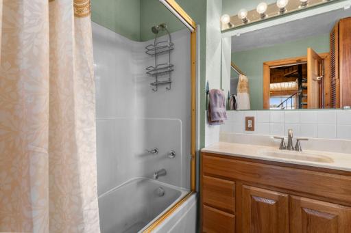 43-web-or-mls-19091 Island View Dr-255.jpg