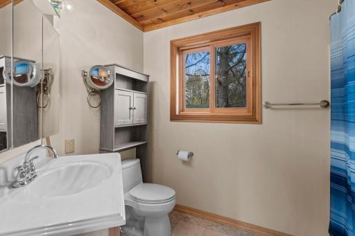 53-web-or-mls-19091 Island View Dr-385.jpg