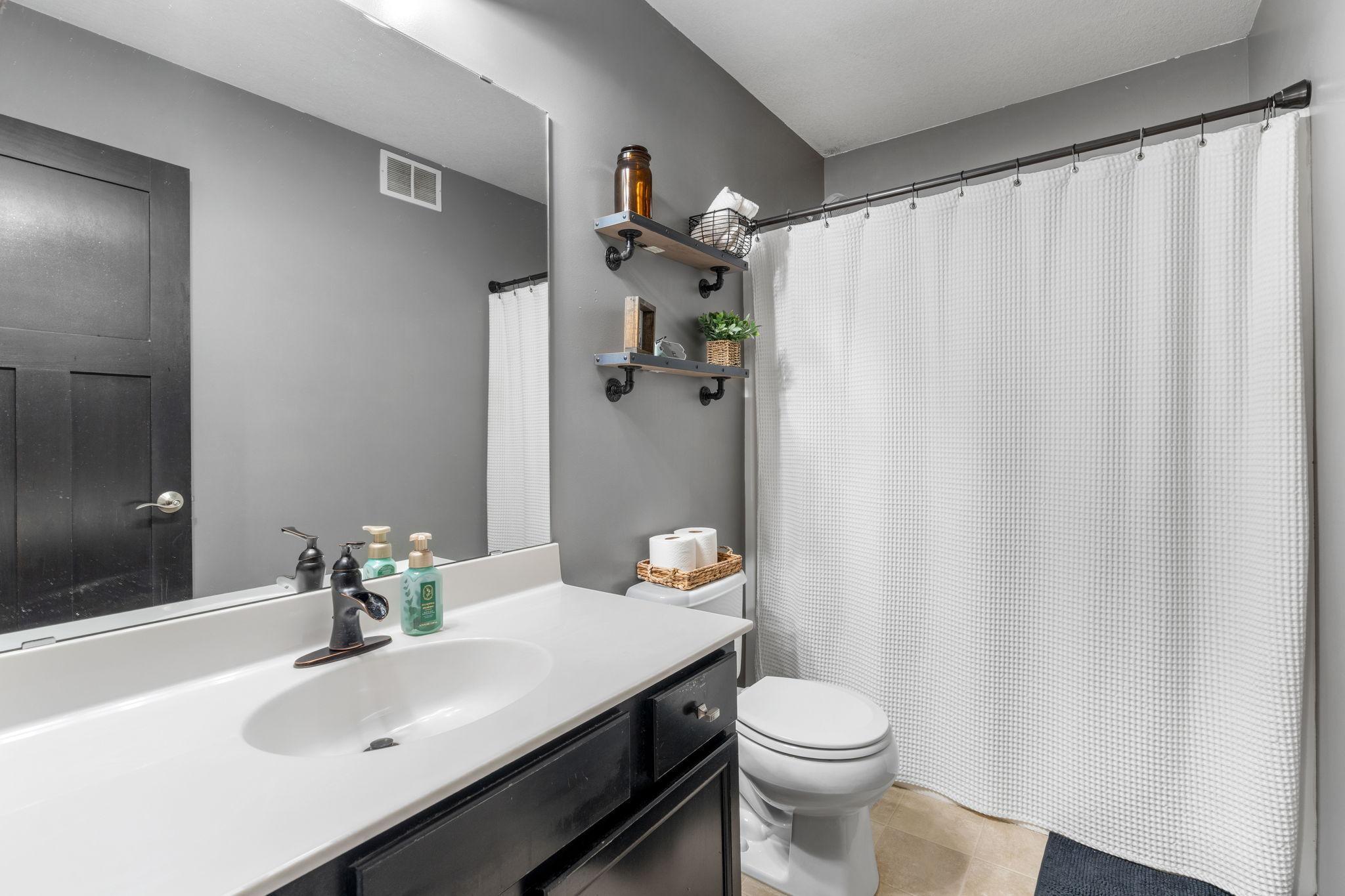 38-web-or-mls-801 10th St NW-38.jpg