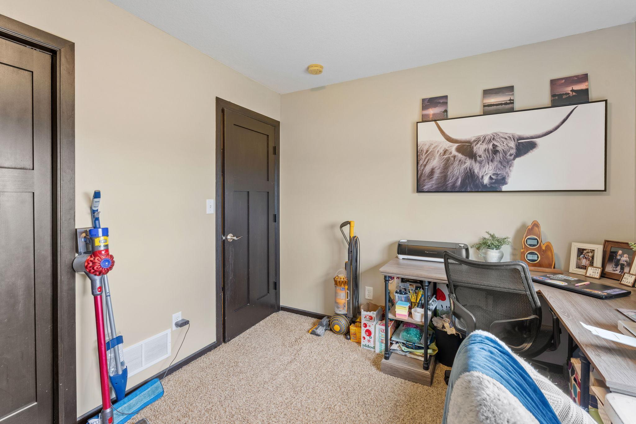 36-web-or-mls-801 10th St NW-36.jpg