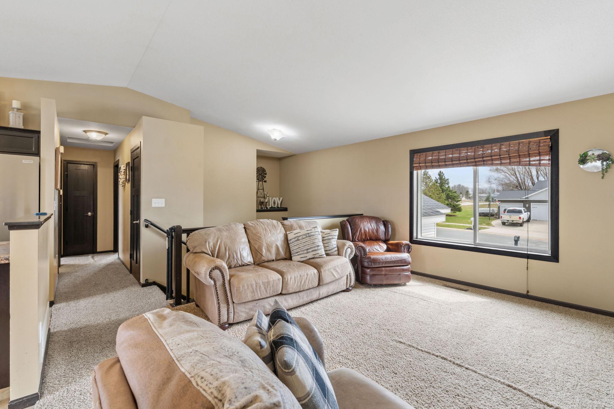 18-web-or-mls-801 10th St NW-18.jpg