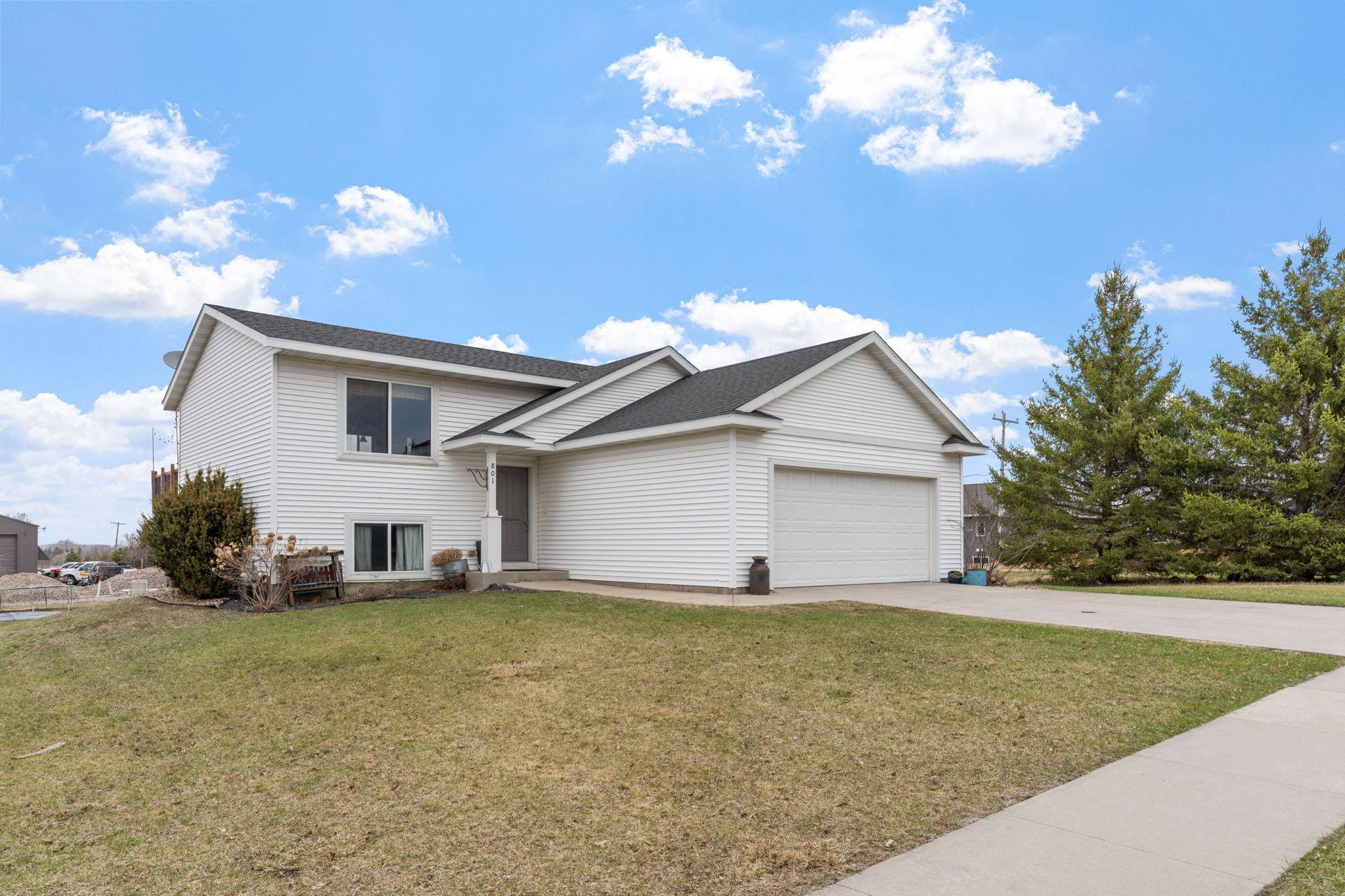 4-web-or-mls-801 10th St NW-4.jpg