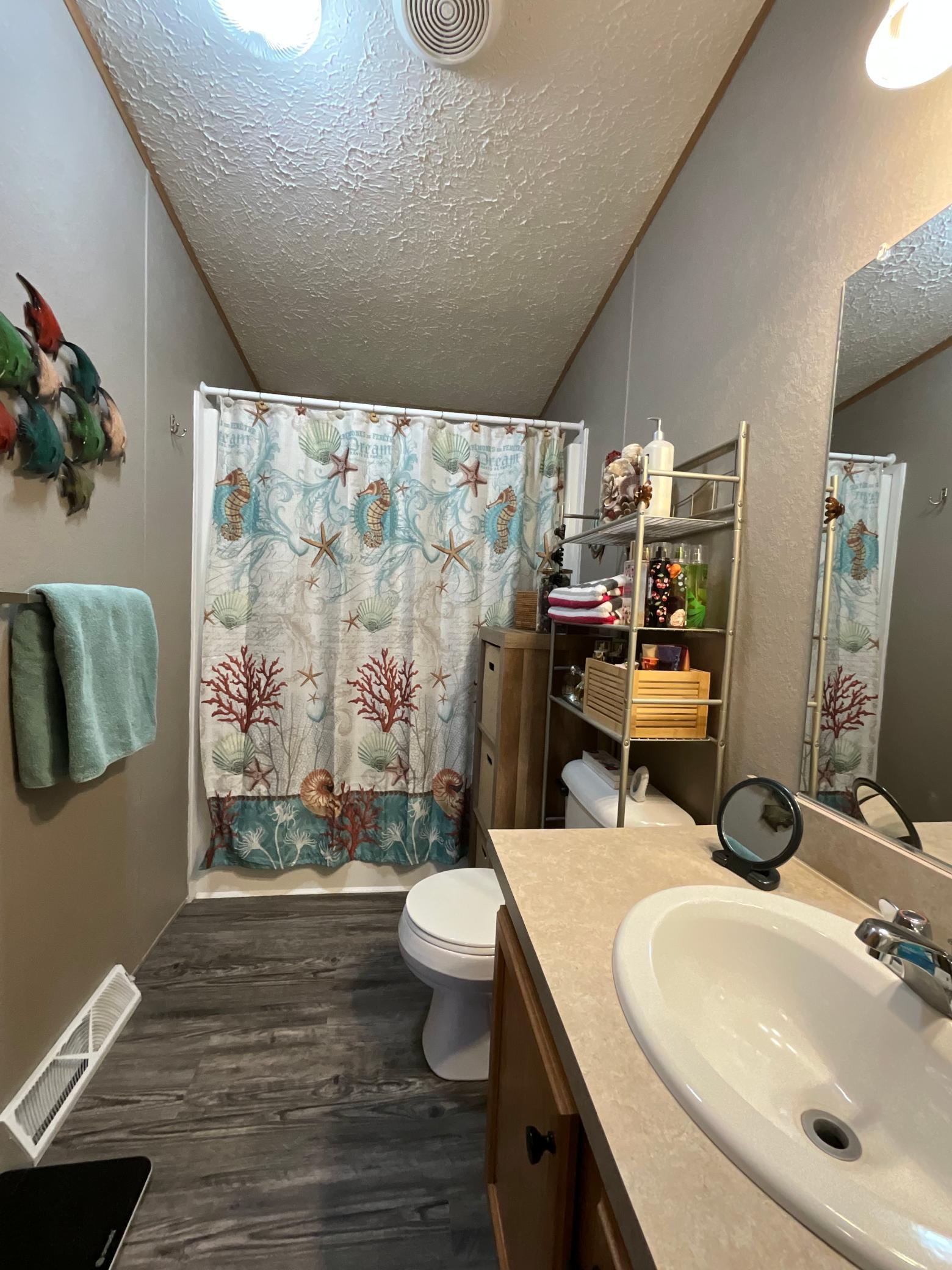 Main Bath with Tub.jpg