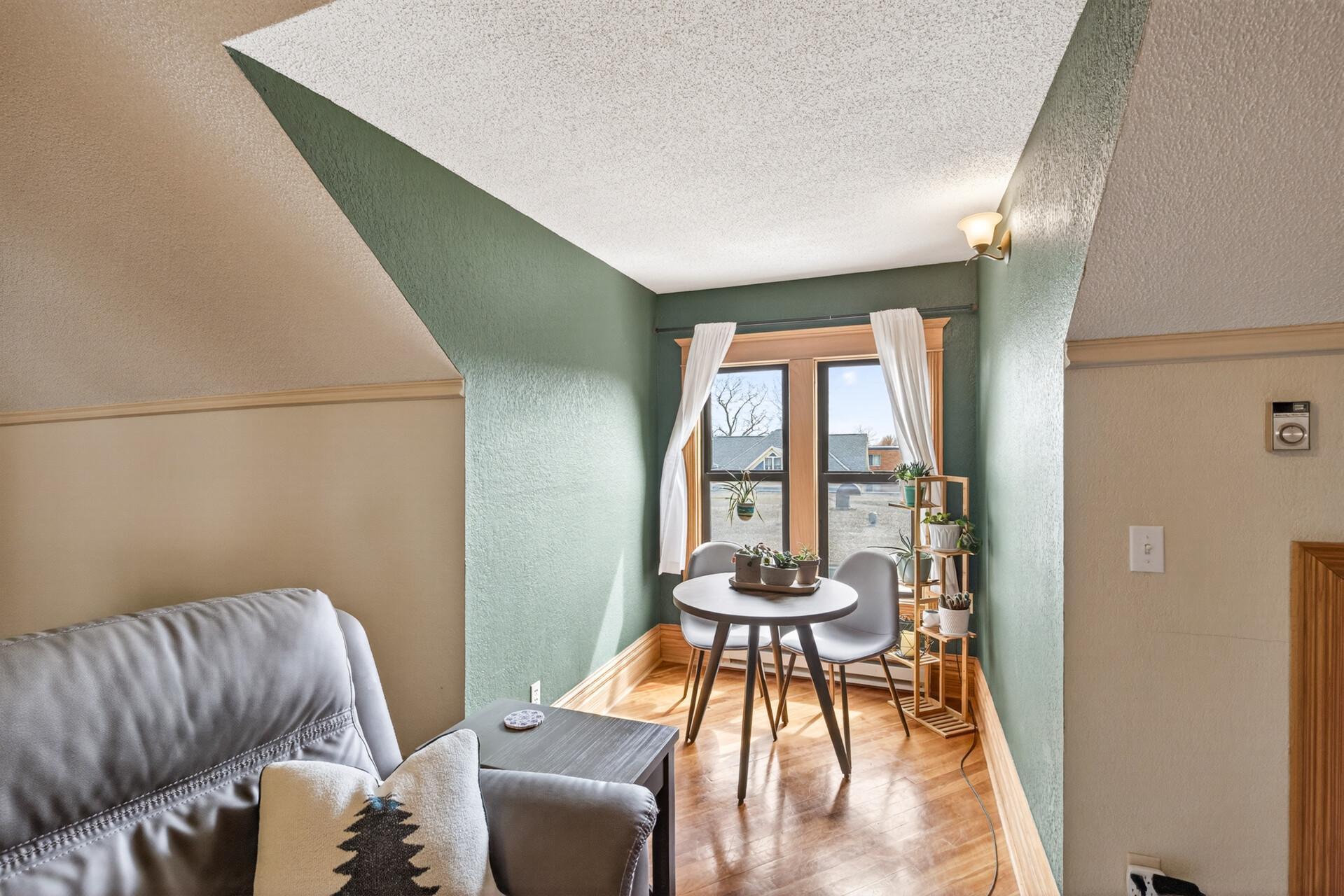 Charming breakfast nook.