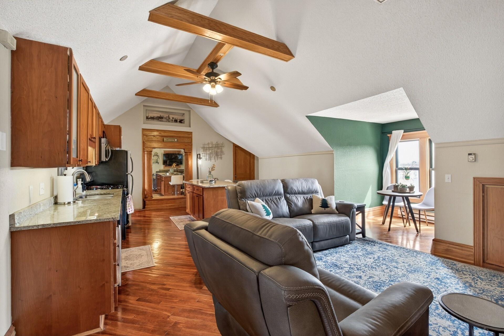 Welcome to 1936 Aldrich Ave S #E301 in Minneapolis!