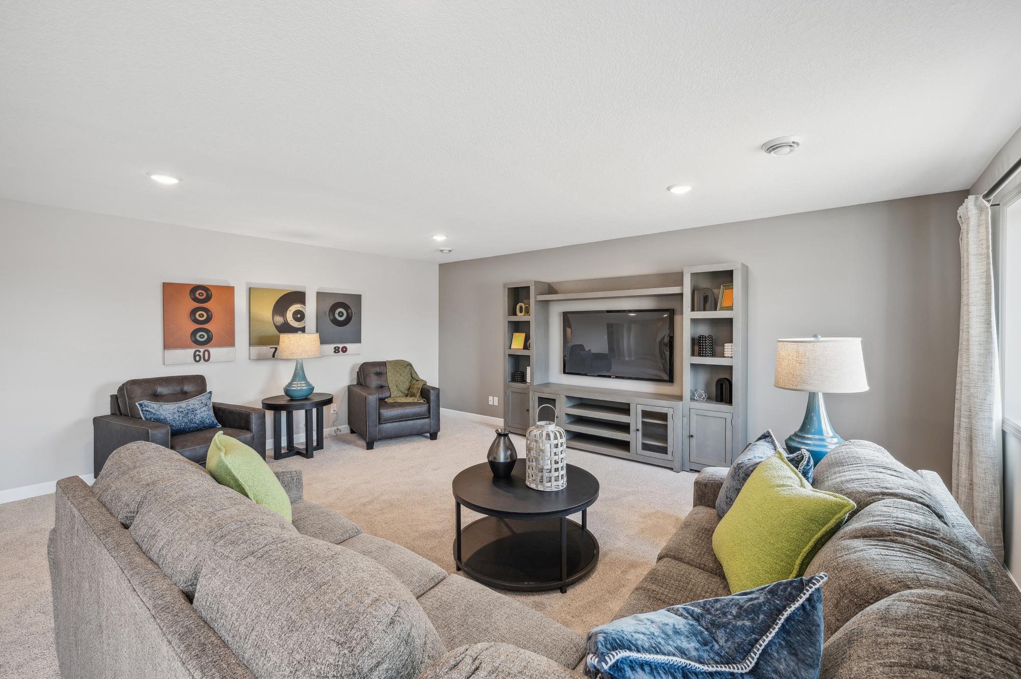 17. Family Room 2.jpg