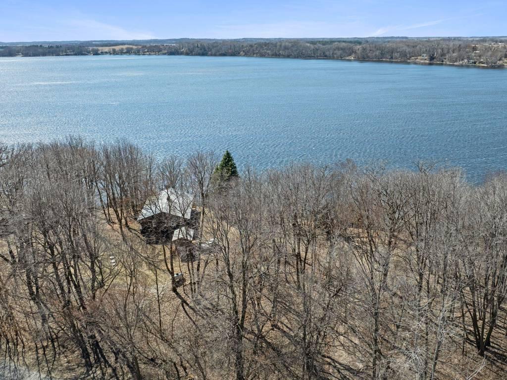 Beautiful Big Swan Lake Lot