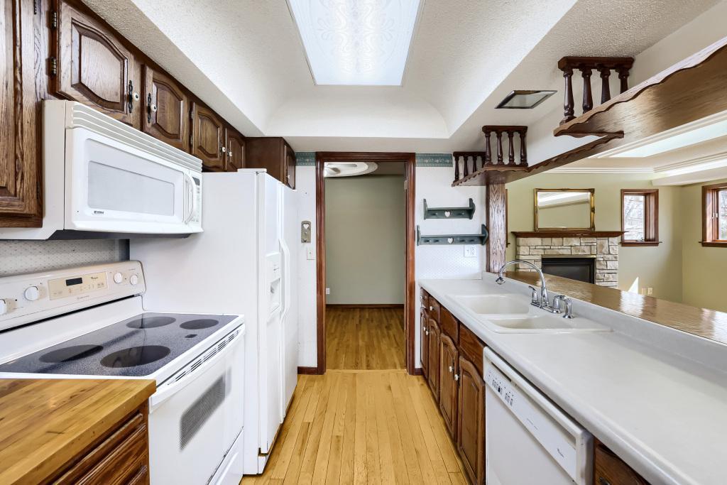 558 113th Ln NW - MLS Sized - 014 - 14 Kitchen.jpg