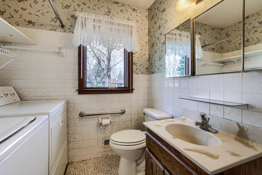 558 113th Ln NW - MLS Sized - 026 - 26 Bathroom.jpg