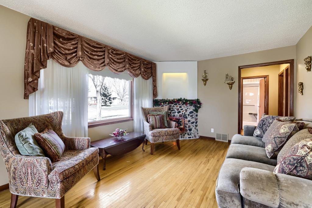 558 113th Ln NW - MLS Sized - 006 - 06 Living Room.jpg