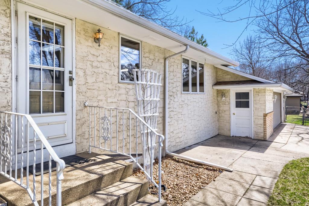 558 113th Ln NW - MLS Sized - 001 - 01 Exterior Front.jpg