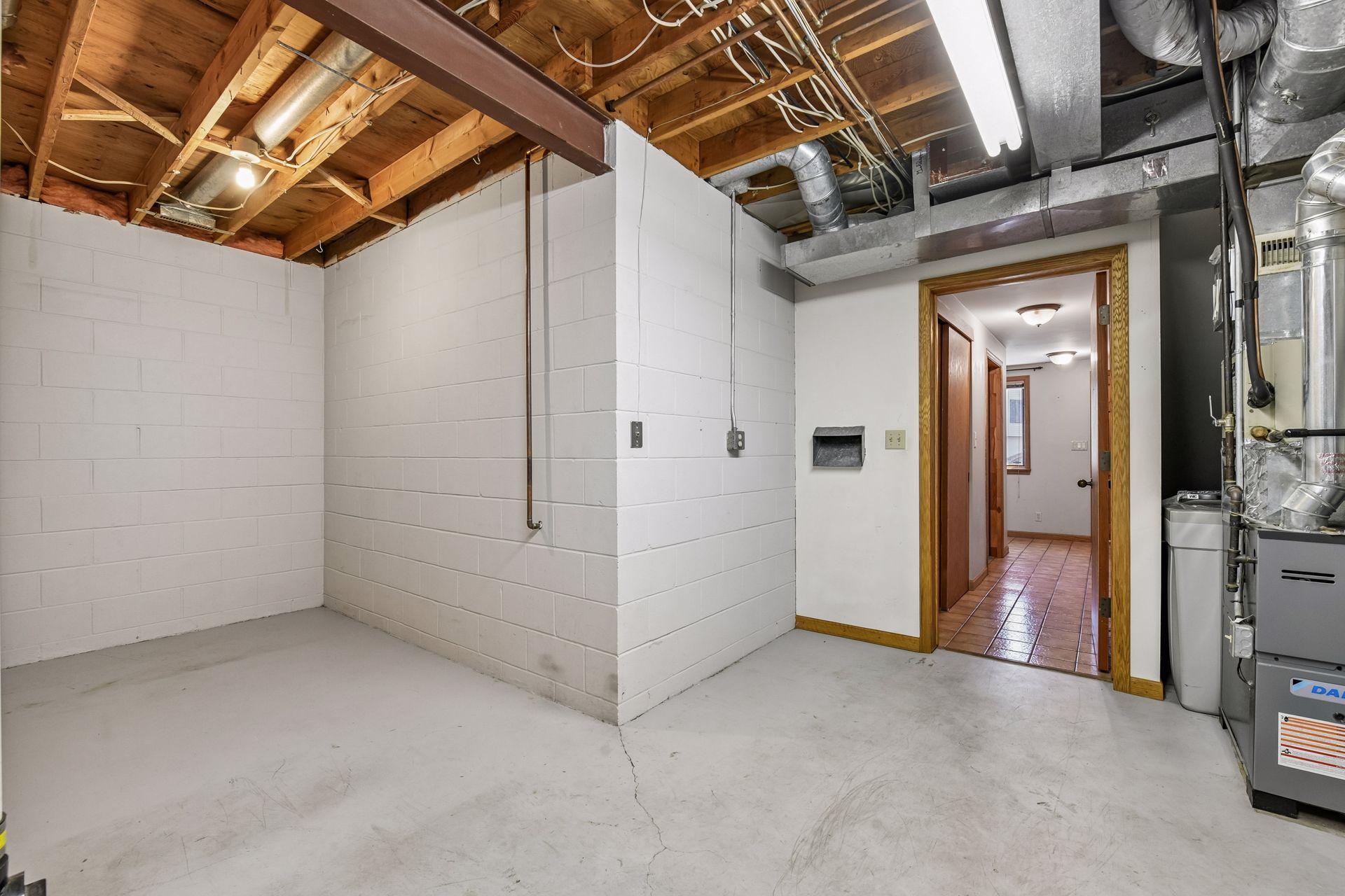 4943 Bayswater Road - Spacecrafting - 0032.jpg