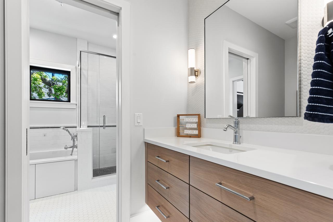 Full Bath // Upper-Level