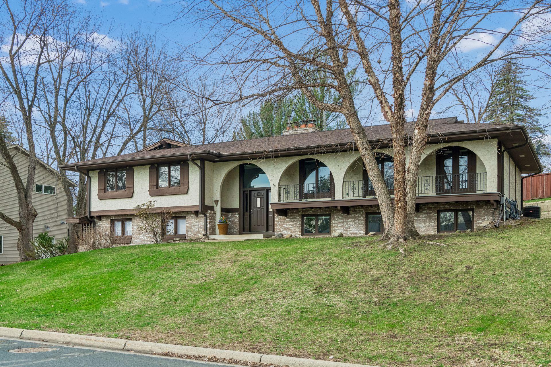 1815 Noble Drive, North Golden Valley, MN 55422 4 Bedrooms, 3 Bathrooms, 3 Car Garage, and over 3400 Finished Square Feet in the Heathbrooke neighborhood near Sweeney Lake.