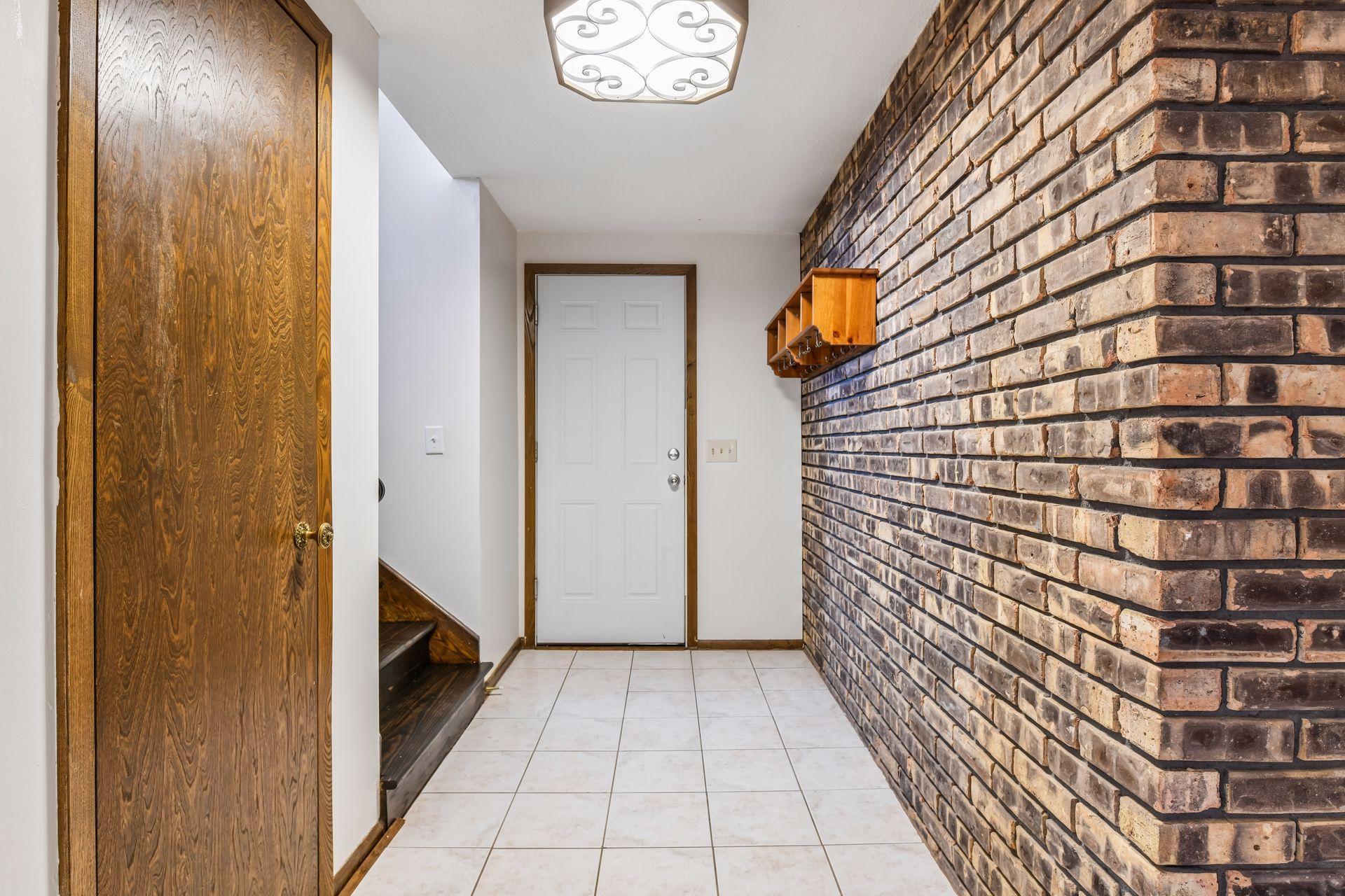 Lower-level foyer to garage.