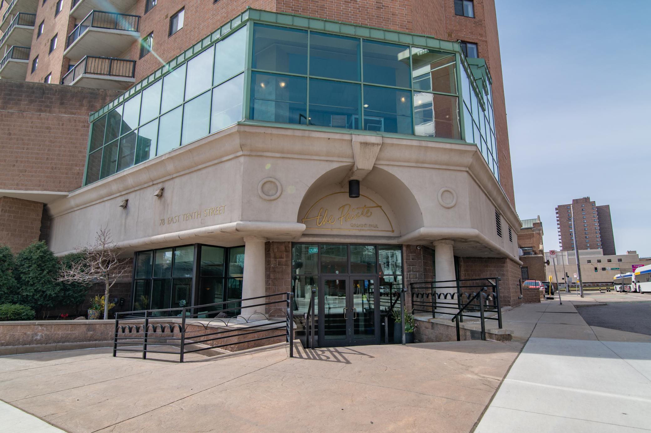 The Pointe of Saint Paul condos are the perfect combination of convenient location and many useful amenities for residents.