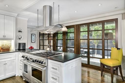 2119 E Lake Of The Isles Parkway, Minneapolis, MN 55405