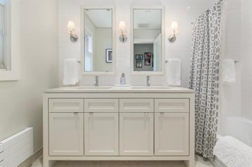 2119 E Lake Of The Isles Parkway, Minneapolis, MN 55405