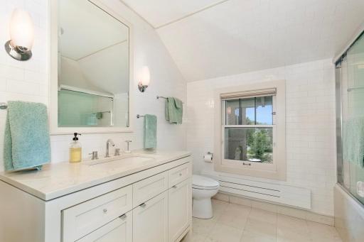 2119 E Lake Of The Isles Parkway, Minneapolis, MN 55405