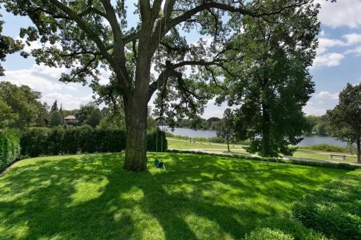 2119 E Lake Of The Isles Parkway, Minneapolis, MN 55405