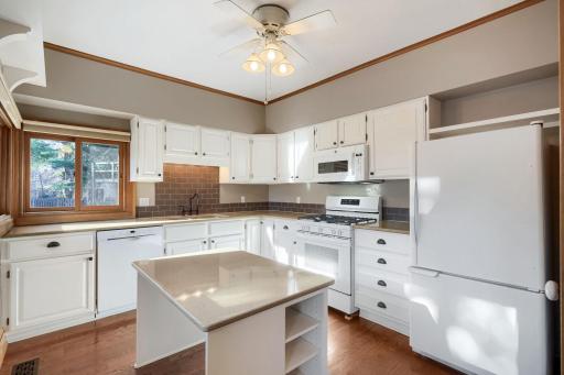 201 West 48th street - Web Quality - 013 - 13 Kitchen.jpg