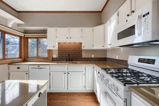 201 West 48th street - Web Quality - 014 - 14 Kitchen.jpg