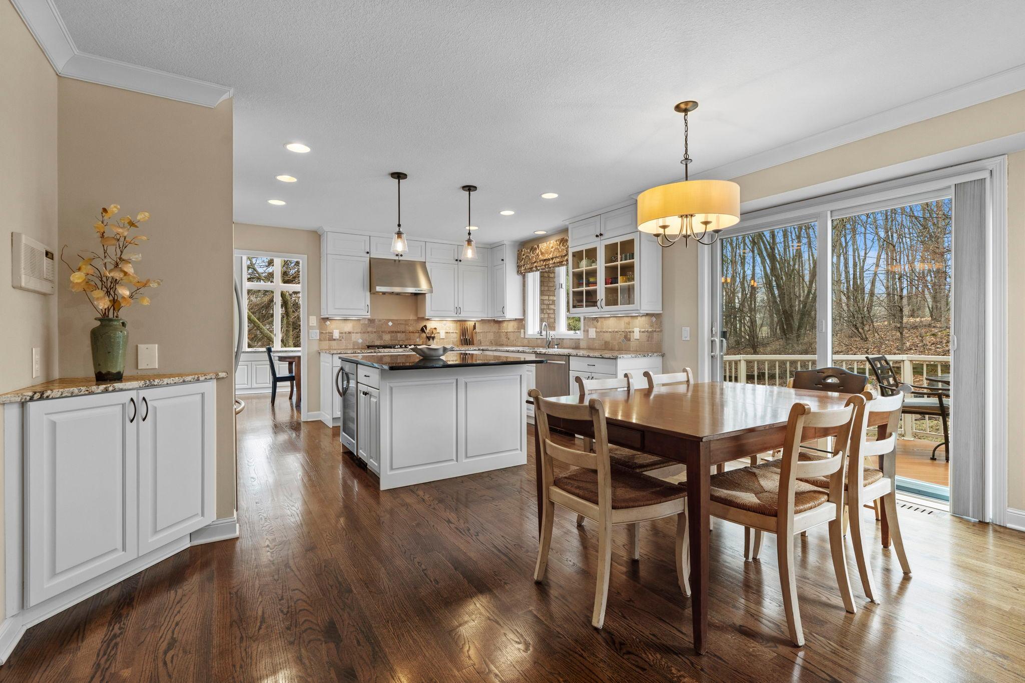Additional eat in dining room off the kitchen