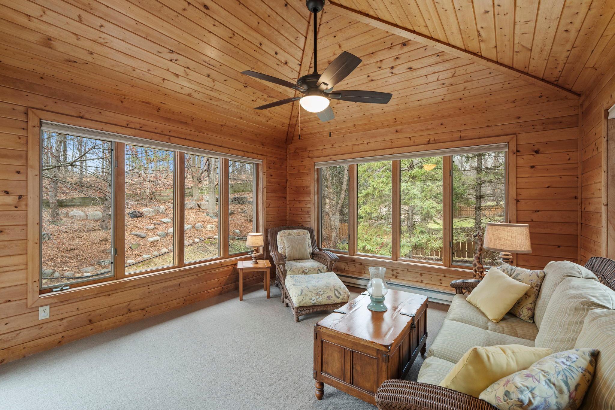 Enjoy peaceful evening in the 4 season porch