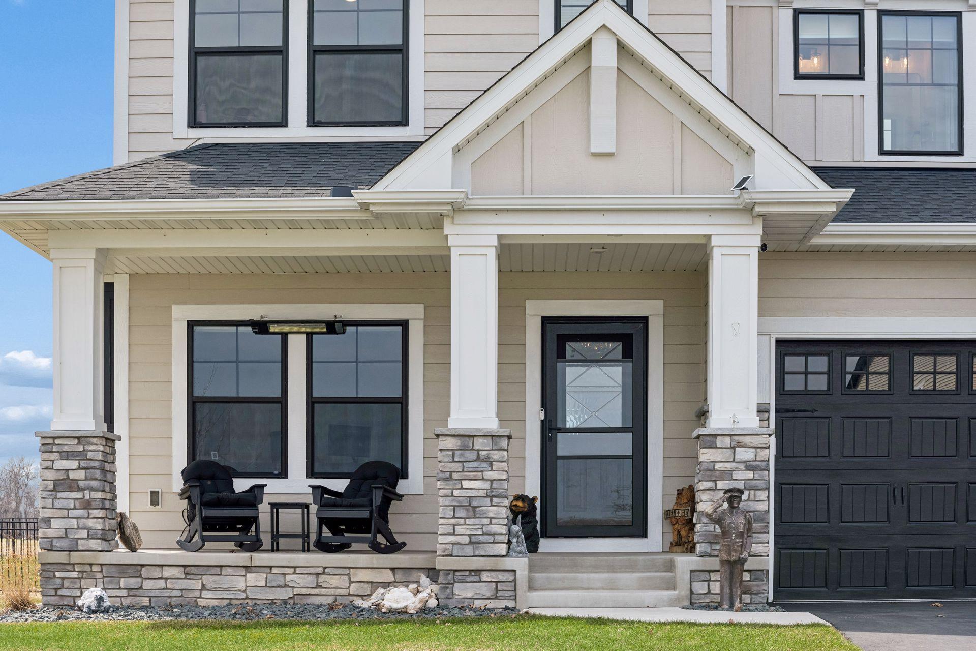 Front Porch W/ Heater!
