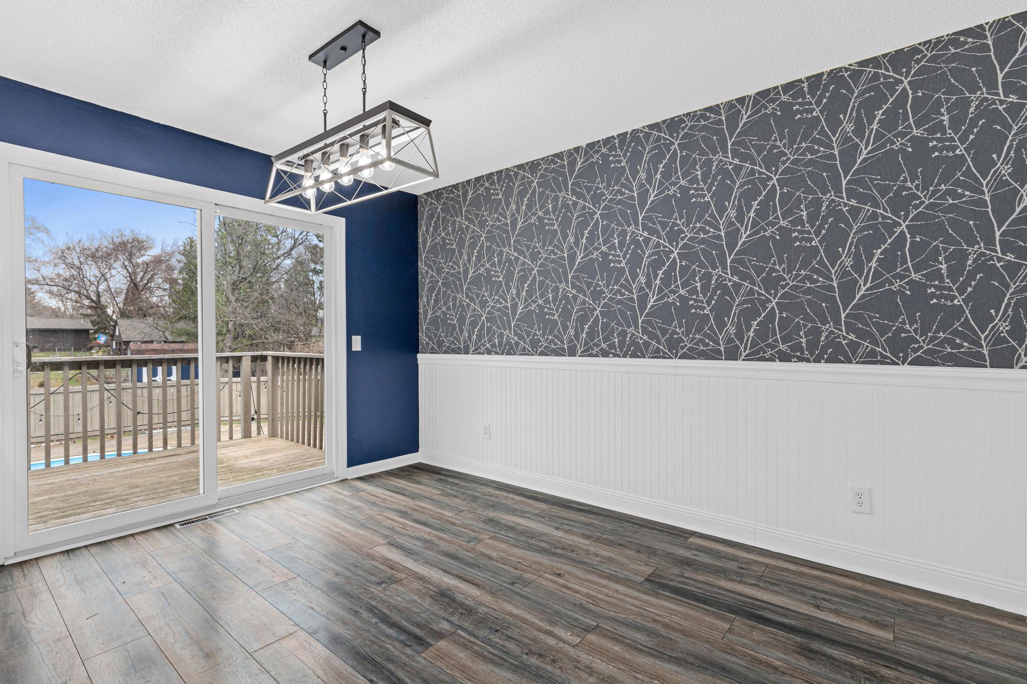 Nice sized dining room.