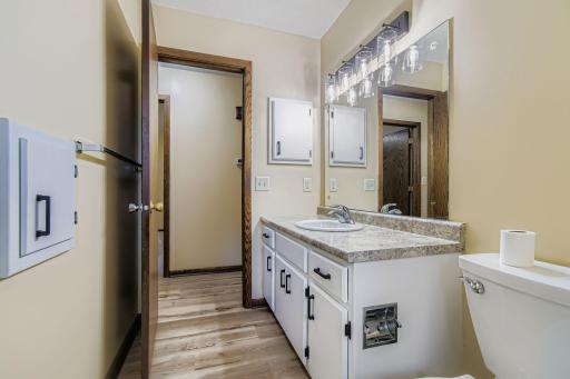 367 Foster St - Web Quality - 018 - 19 Primary Bathroom 1 - Copy.jpg