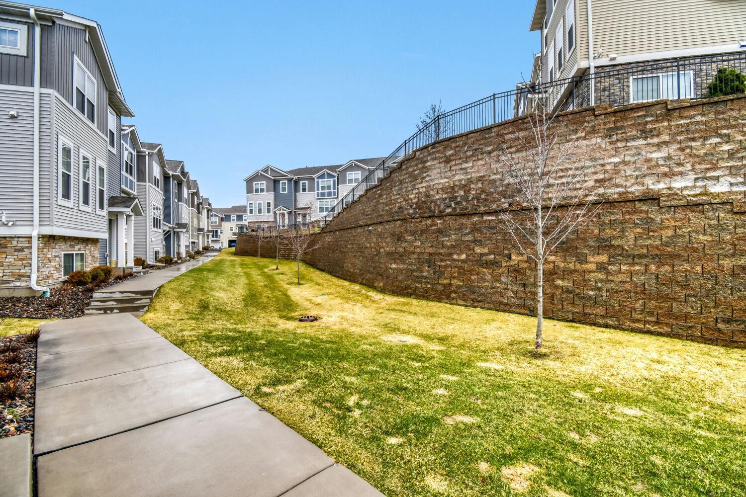 2214 Gateway Curv - Web Quality - 036 - 28 Exterior Rear.jpg