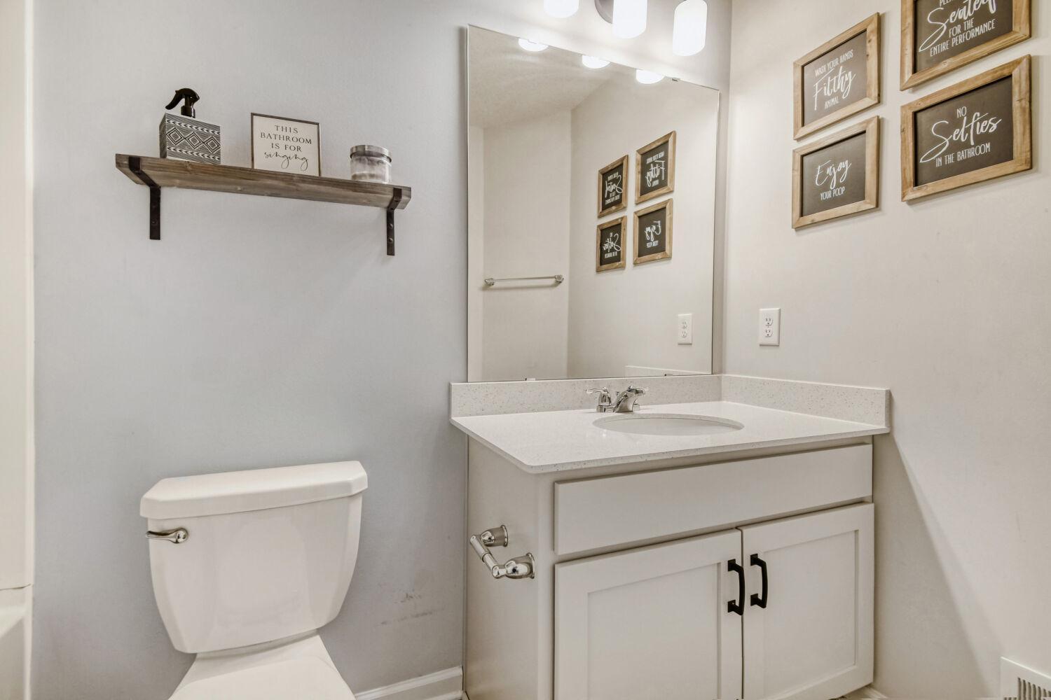 2214 Gateway Curv - Web Quality - 033 - 25 Bathroom.jpg