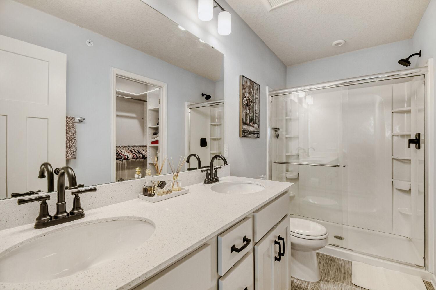 2214 Gateway Curv - Web Quality - 028 - 20 Primary Bathroom.jpg