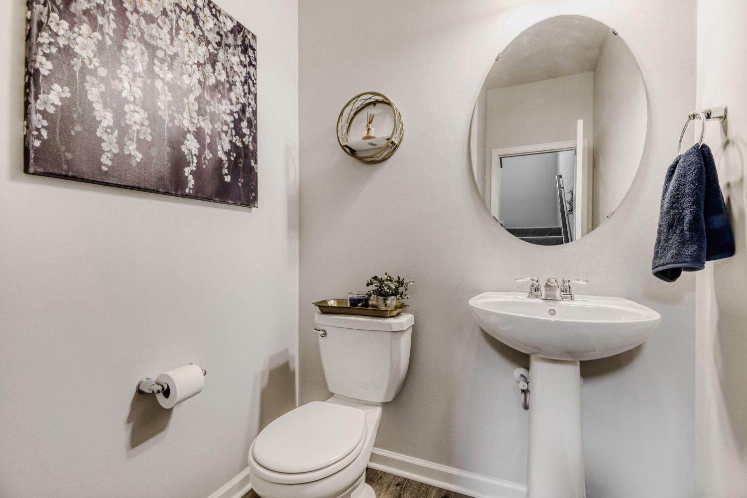 2214 Gateway Curv - Web Quality - 025 - 17 Powder Room.jpg