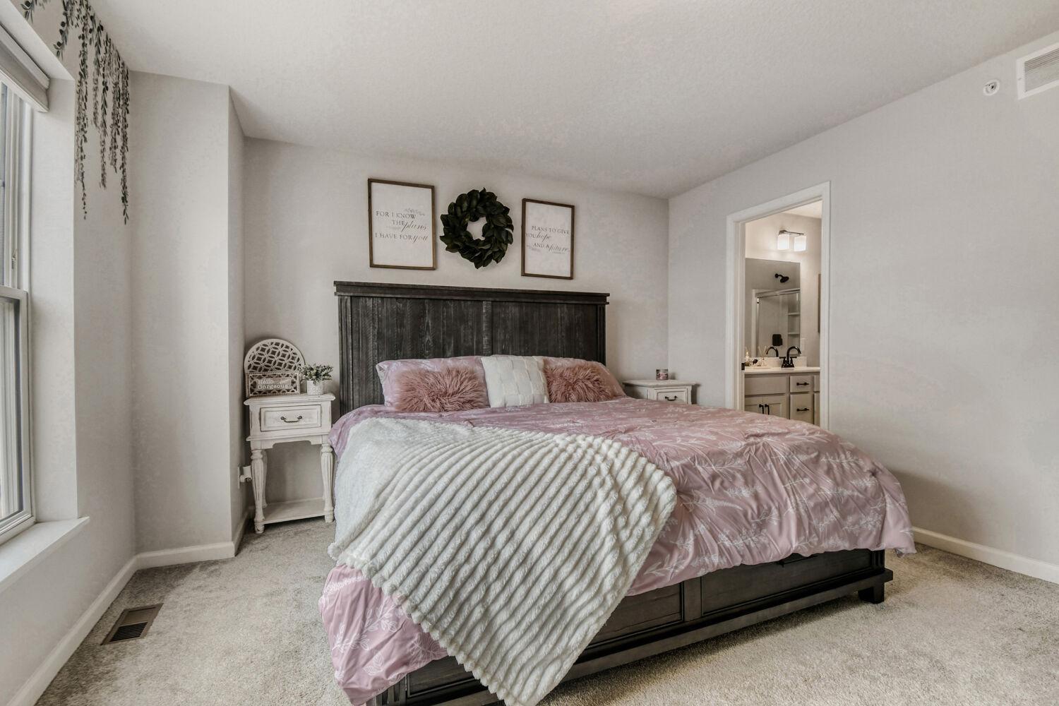 2214 Gateway Curv - Web Quality - 027 - 19 Primary Bedroom.jpg